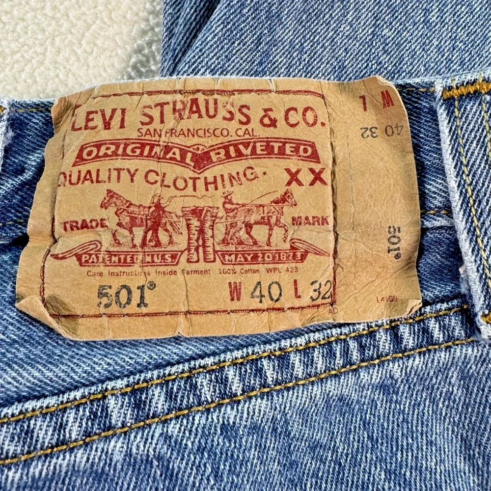 Levis 501 Jeans Mens 40x32 Blue Button Fly Straight Leg Denim Regular Haiti